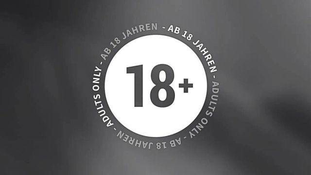 Wichs mir meine Nylonfüßchen voll!